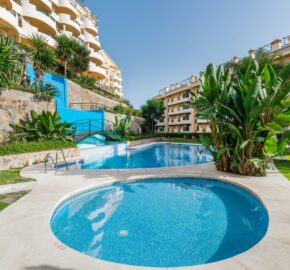 Lovely 3 bed, ground floor duplex apt in Señorio de Aloha