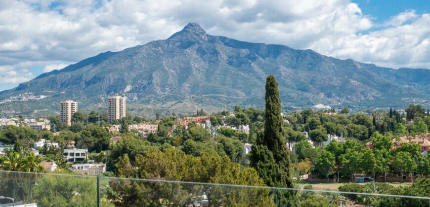 Beautiful newly reformed 3 bed apartment in Nueva Andalucía