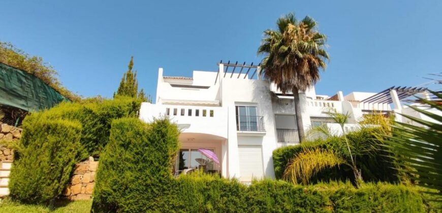Modern 2 bed duplex apartment located in Los Almendros