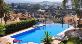 Modern 2 bed duplex apartment located in Los Almendros
