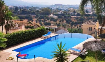 Modern 2 bed duplex apartment located in Los Almendros