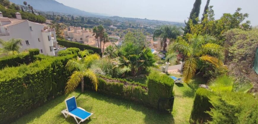 Modern 2 bed duplex apartment located in Los Almendros