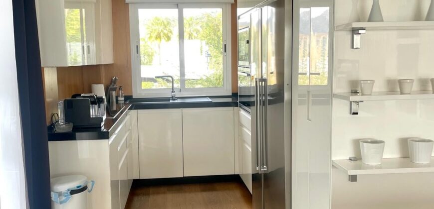 Modern 2 bed duplex apartment located in Los Almendros
