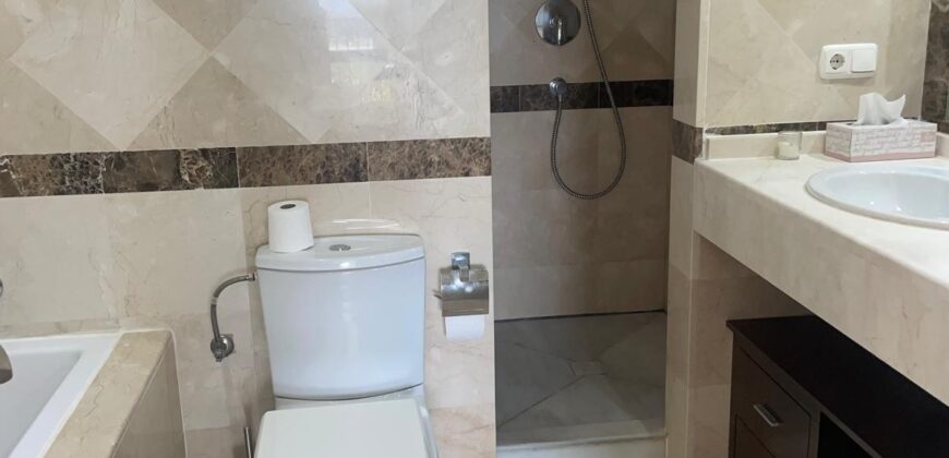 Modern 2 bed duplex apartment located in Los Almendros