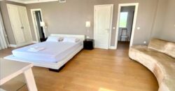 Modern 2 bed duplex apartment located in Los Almendros