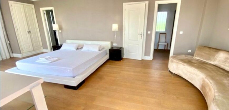 Modern 2 bed duplex apartment located in Los Almendros