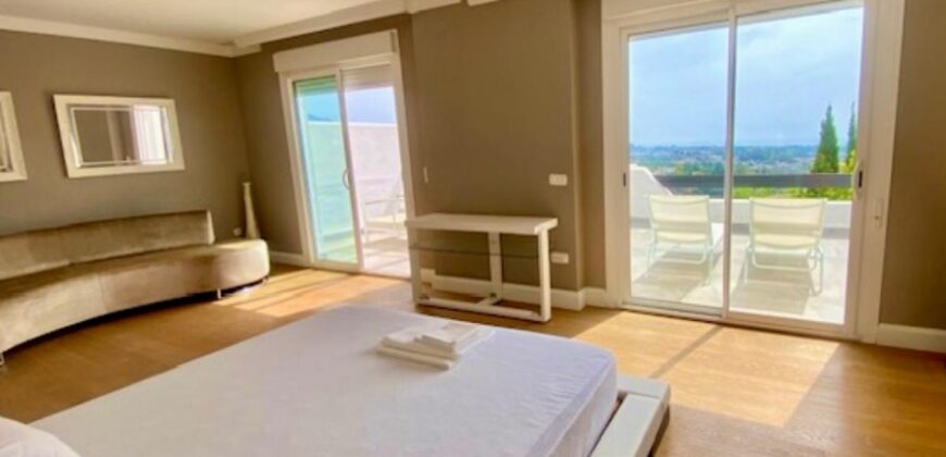 Modern 2 bed duplex apartment located in Los Almendros