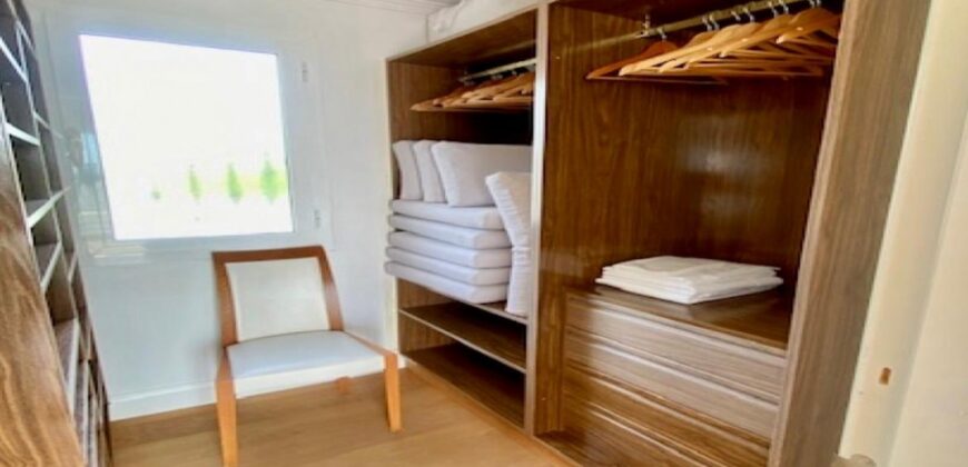 Modern 2 bed duplex apartment located in Los Almendros