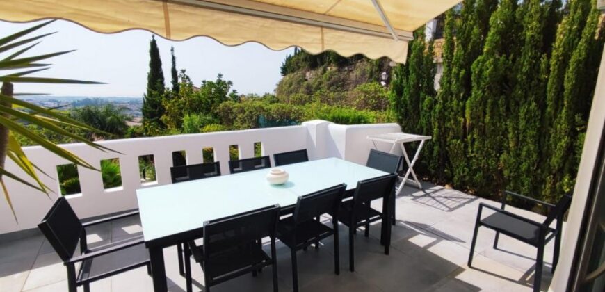 Modern 2 bed duplex apartment located in Los Almendros