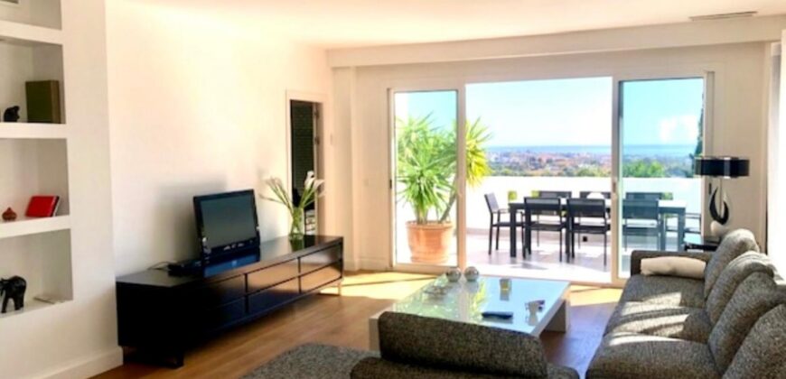 Modern 2 bed duplex apartment located in Los Almendros