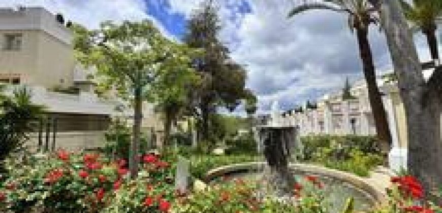 4 bed Appartment in Nueva Andalucía
