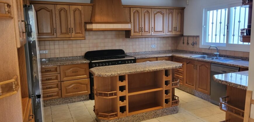 4 bedroom Villa in Golden Mile