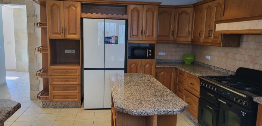 4 bedroom Villa in Golden Mile