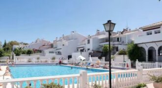 Elegant 2 bedroom apartment with private patio & Rooftop terrace.