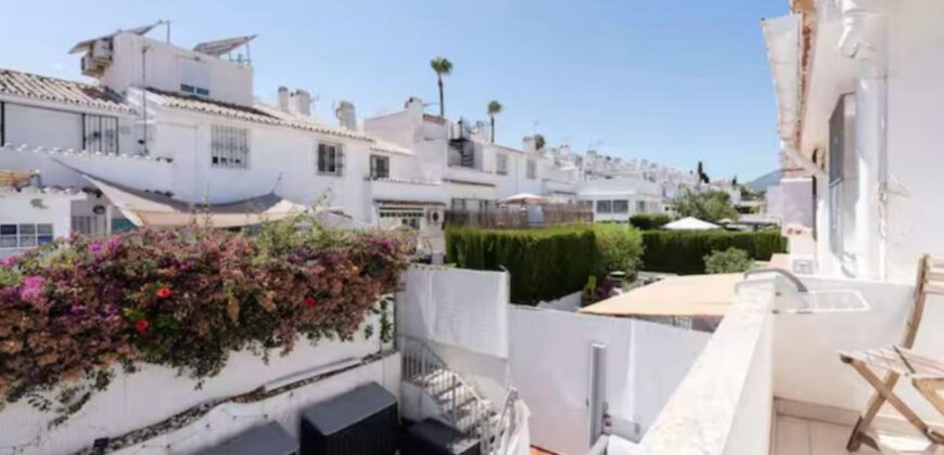 Elegant 2 bedroom apartment with private patio & Rooftop terrace.