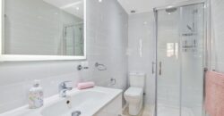 Elegant 2 bedroom apartment with private patio & Rooftop terrace.
