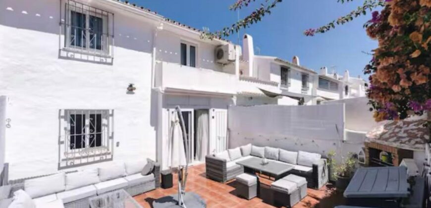Elegant 2 bedroom apartment with private patio & Rooftop terrace.