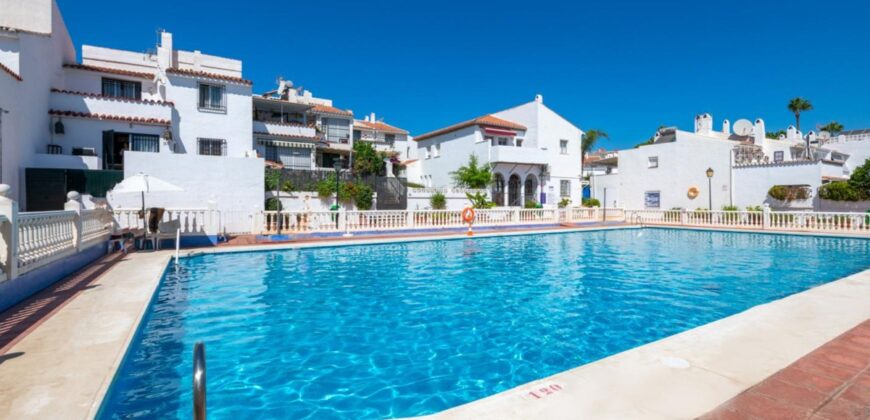 Elegant 2 bedroom apartment with private patio & Rooftop terrace.