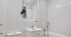 Elegant 2 bedroom apartment with private patio & Rooftop terrace.