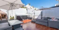 Elegant 2 bedroom apartment with private patio & Rooftop terrace.