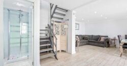 Elegant 2 bedroom apartment with private patio & Rooftop terrace.