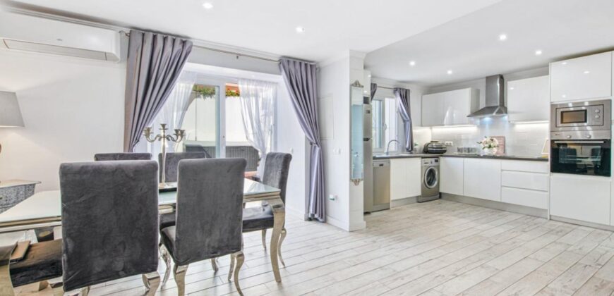 Elegant 2 bedroom apartment with private patio & Rooftop terrace.
