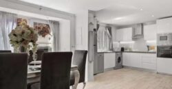 Elegant 2 bedroom apartment with private patio & Rooftop terrace.