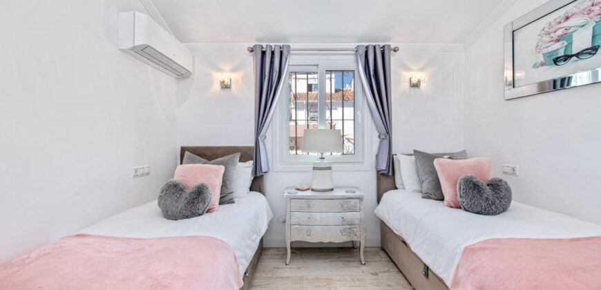 Elegant 2 bedroom apartment with private patio & Rooftop terrace.