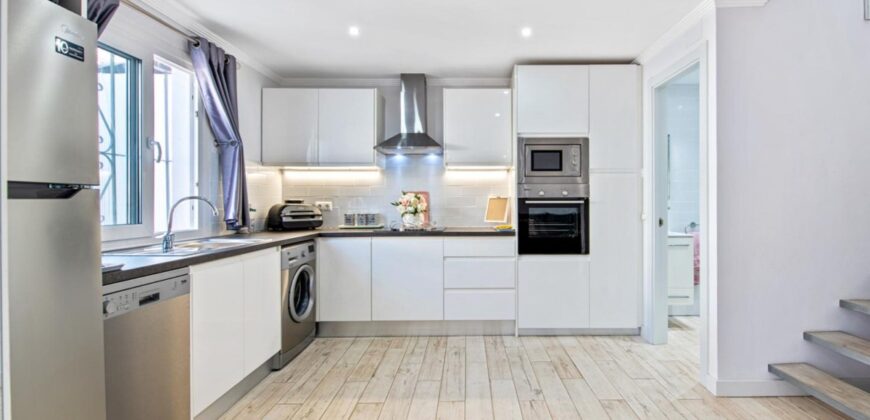 Elegant 2 bedroom apartment with private patio & Rooftop terrace.