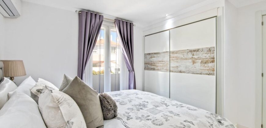 Elegant 2 bedroom apartment with private patio & Rooftop terrace.