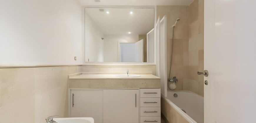 Modern 2-Bedroom Apartment with Terrace & Community Pools