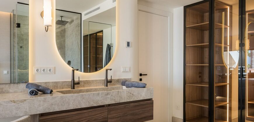 Renovated Beachfront Villa/Townhouse with Direct Sea Access