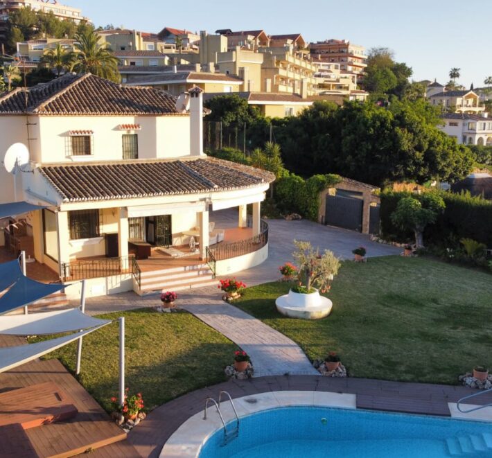 Elegant villa next to Los Naranjos Golf Club – A prime Location in Nueva Andalucía, Marbella