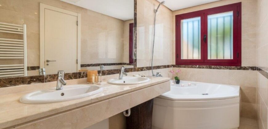 3 Bedroom Townhouse in Aloha, Nueva Andalucia