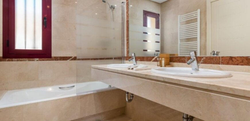 3 Bedroom Townhouse in Aloha, Nueva Andalucia