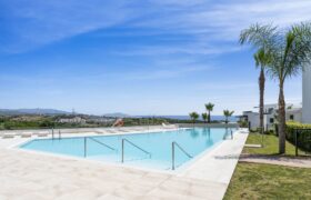Modern Ground-Floor Apartment with Private Garden, ESTEPONA GOLF