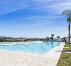 Modern Ground-Floor Apartment with Private Garden, ESTEPONA GOLF