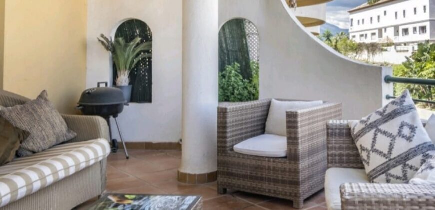 Lovely 3 bed, ground floor duplex apt in Señorio de Aloha.