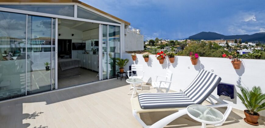 Elegant 3-Bedroom Penthouse in Jardines del Puerto, Puerto Banús Elegant 3-Bedroom Penthouse in Jardines del Puerto, Puerto Banús