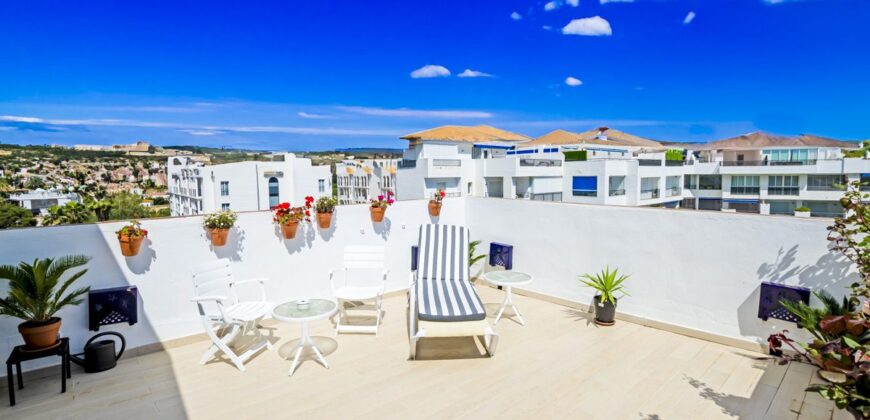 Elegant 3-Bedroom Penthouse in Jardines del Puerto, Puerto Banús Elegant 3-Bedroom Penthouse in Jardines del Puerto, Puerto Banús