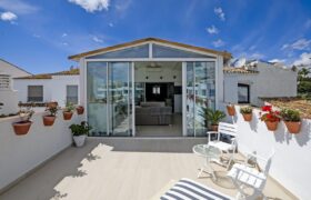 Elegant 3-Bedroom Penthouse in Jardines del Puerto, Puerto Banús