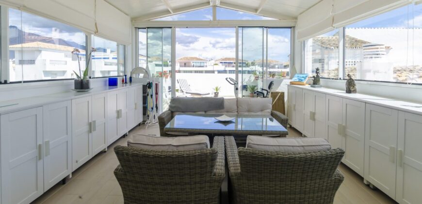 Elegant 3-Bedroom Penthouse in Jardines del Puerto, Puerto Banús Elegant 3-Bedroom Penthouse in Jardines del Puerto, Puerto Banús