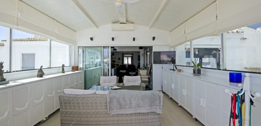 Elegant 3-Bedroom Penthouse in Jardines del Puerto, Puerto Banús Elegant 3-Bedroom Penthouse in Jardines del Puerto, Puerto Banús