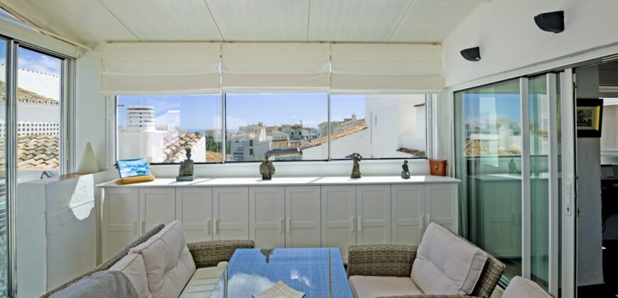 Elegant 3-Bedroom Penthouse in Jardines del Puerto, Puerto Banús Elegant 3-Bedroom Penthouse in Jardines del Puerto, Puerto Banús