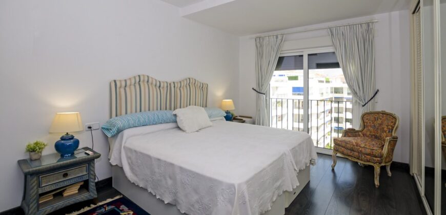 Elegant 3-Bedroom Penthouse in Jardines del Puerto, Puerto Banús Elegant 3-Bedroom Penthouse in Jardines del Puerto, Puerto Banús