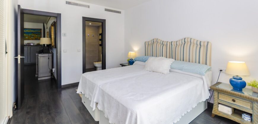 Elegant 3-Bedroom Penthouse in Jardines del Puerto, Puerto Banús Elegant 3-Bedroom Penthouse in Jardines del Puerto, Puerto Banús