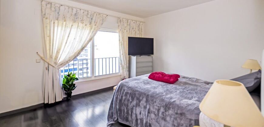 Elegant 3-Bedroom Penthouse in Jardines del Puerto, Puerto Banús Elegant 3-Bedroom Penthouse in Jardines del Puerto, Puerto Banús