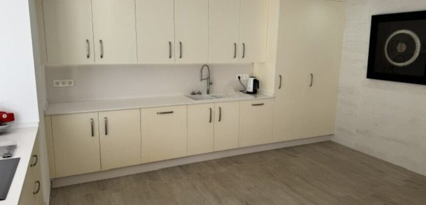 Elegant 5 bed Detached Villa in Urb. Puerto Romano, Estepona