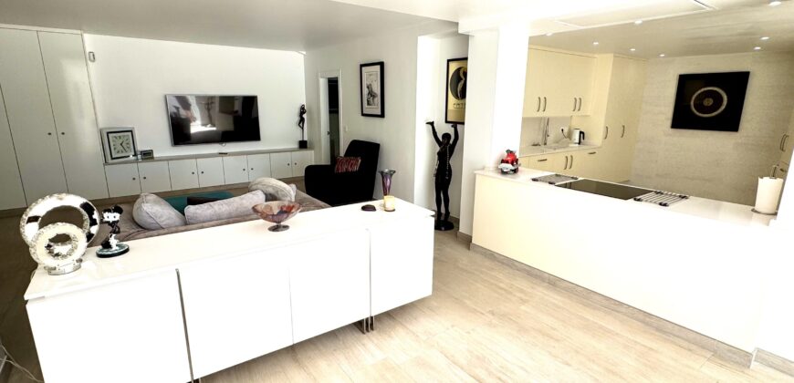 Elegant 5 bed Detached Villa in Urb. Puerto Romano, Estepona