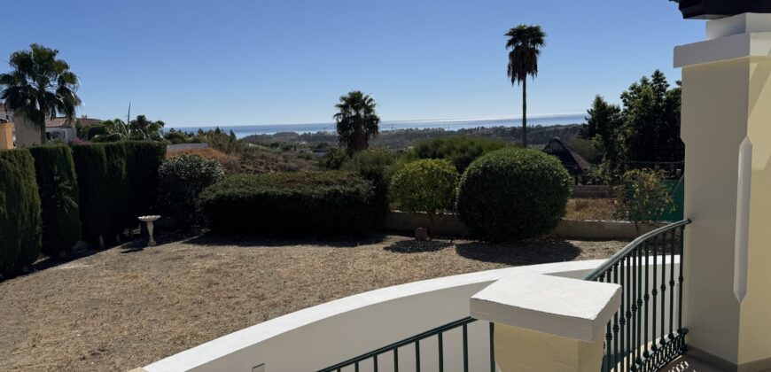 Elegant 5 bed Detached Villa in Urb. Puerto Romano, Estepona